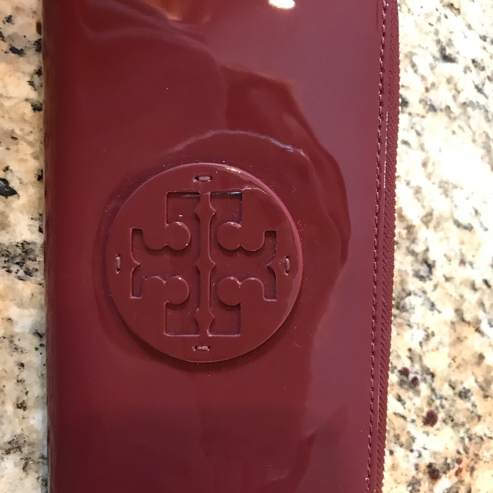 Tory Burch Glossy Wallet